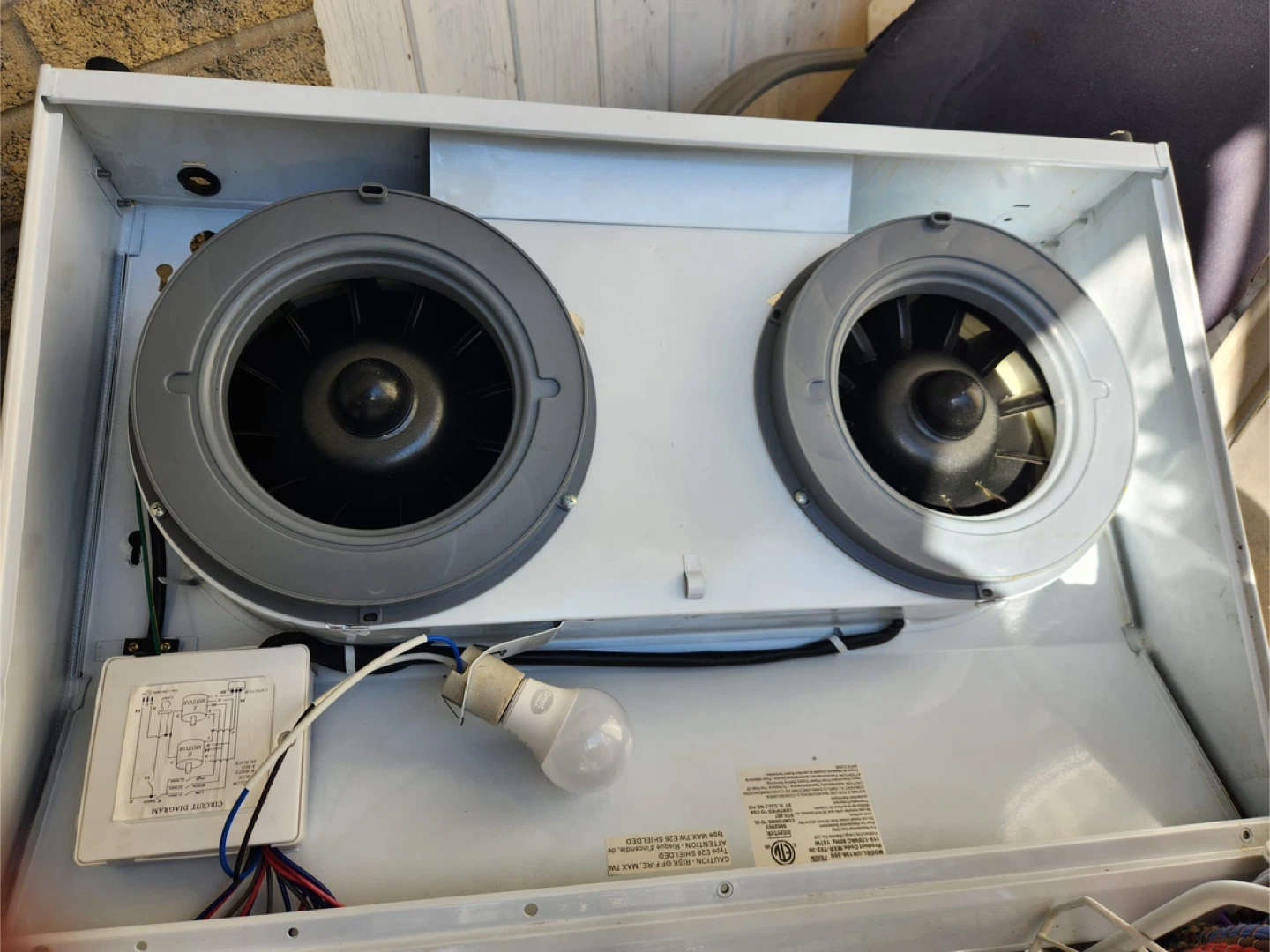 White Range Hood Fan 30” - photo 2