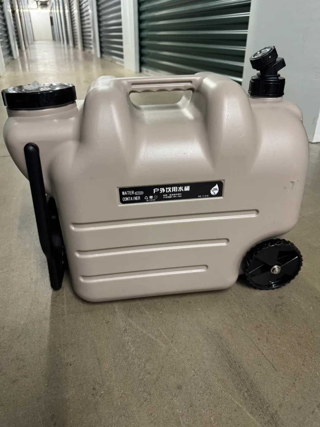 Outdoor Water Container with Wheels image indicator(3)