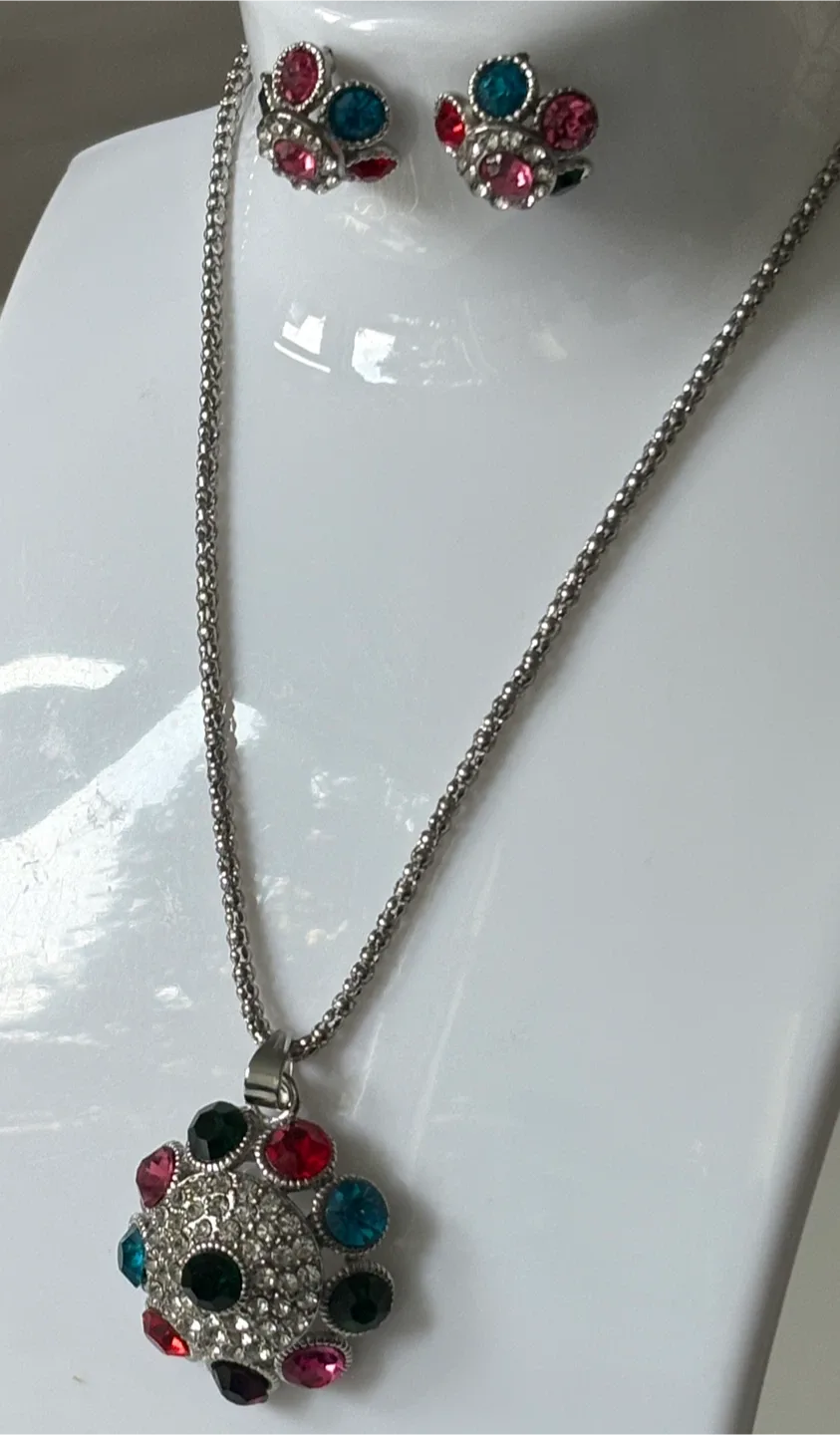 Necklace and Earrings Set image indicator(3)