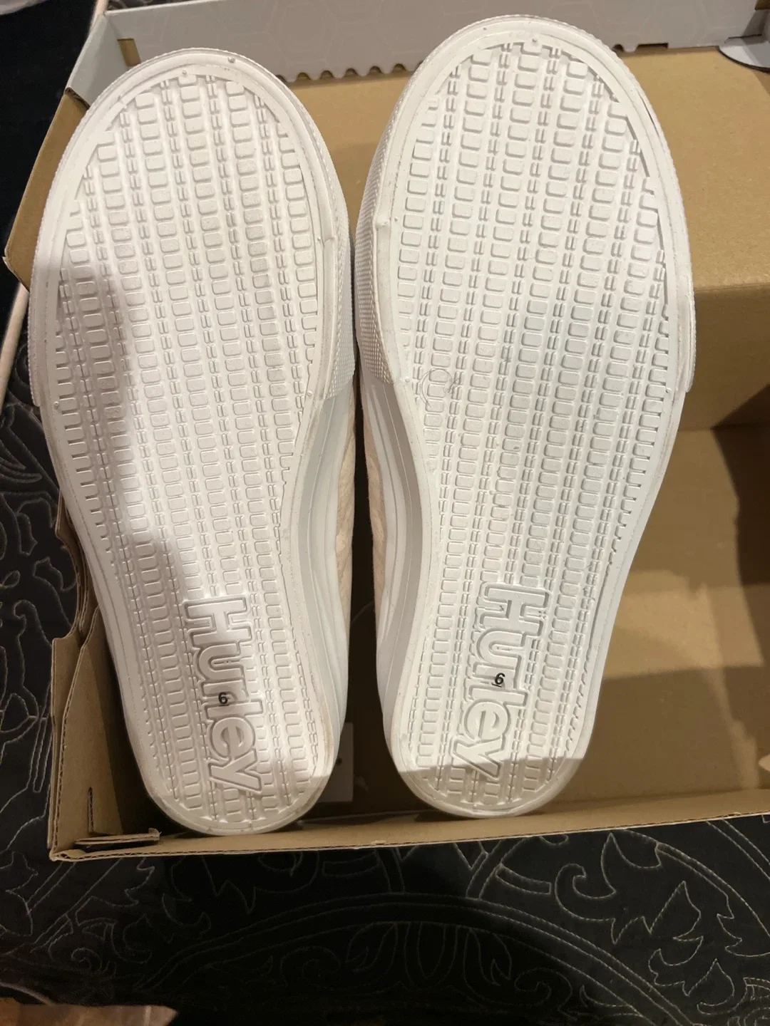 Hurley Natural Women's Size 6 Shoes - New in Box! image indicator(2)