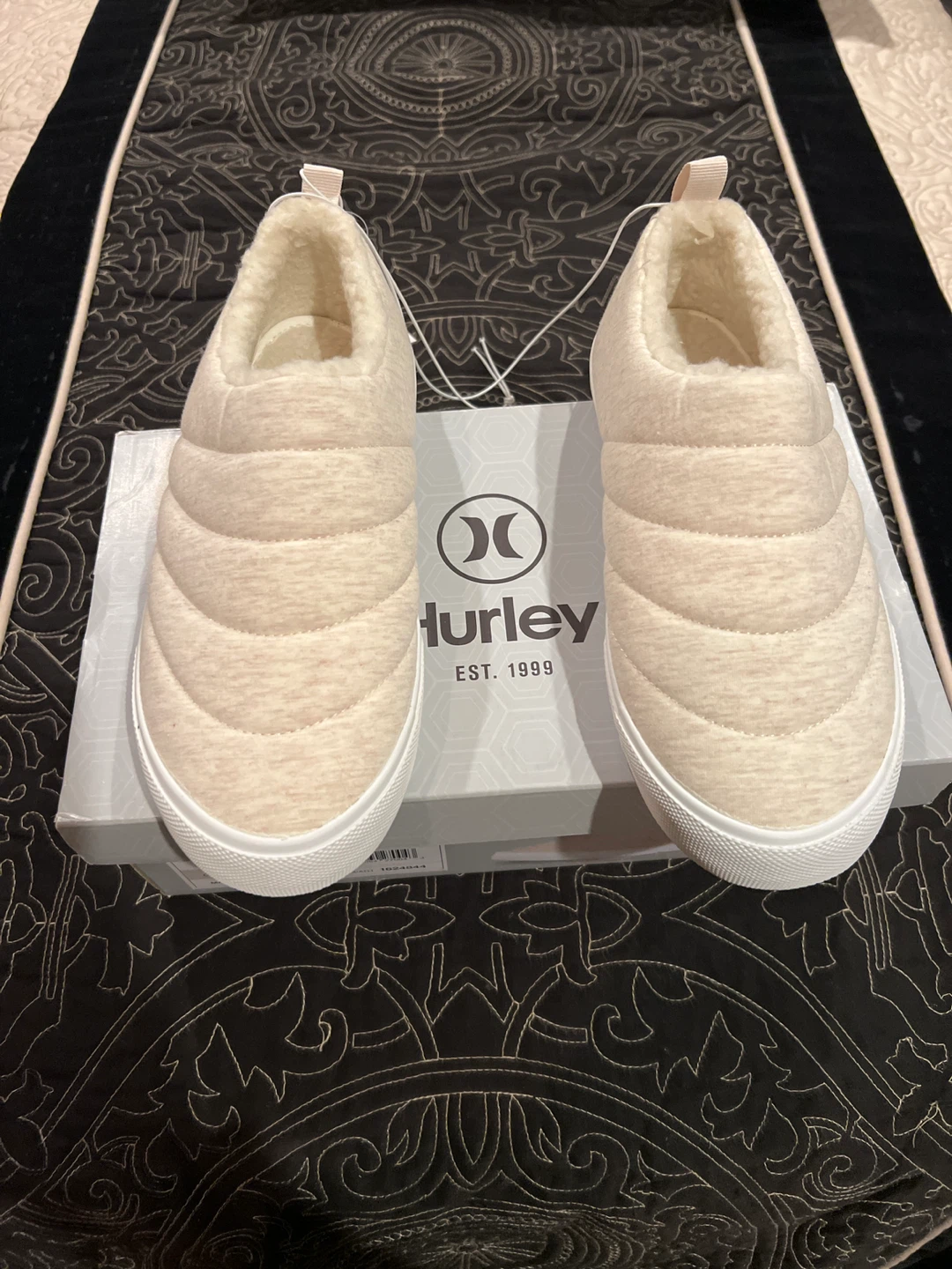 Hurley Natural Women's Size 6 Shoes - New in Box!