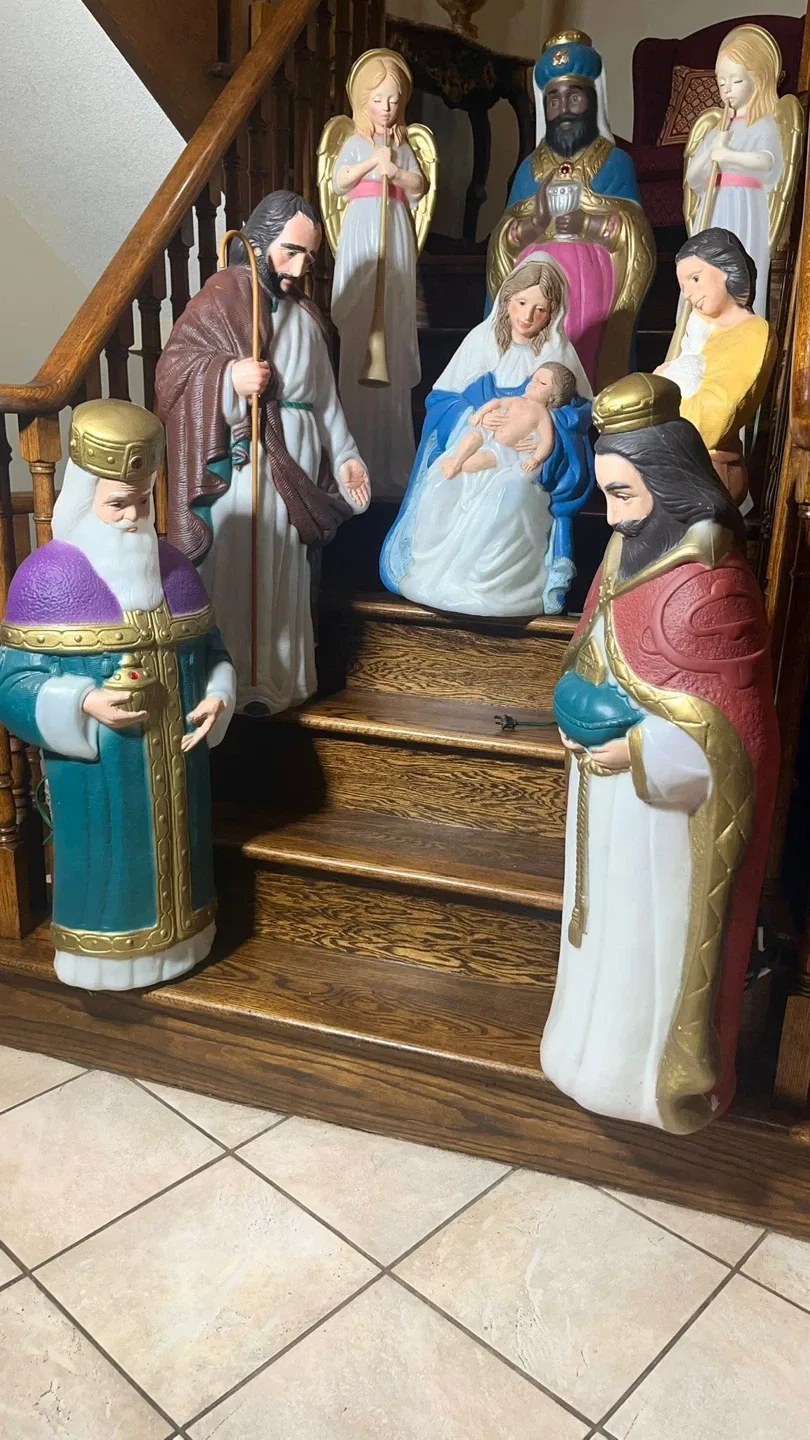 Nativity set blow mold 8 pieces $800 firm image indicator(4)