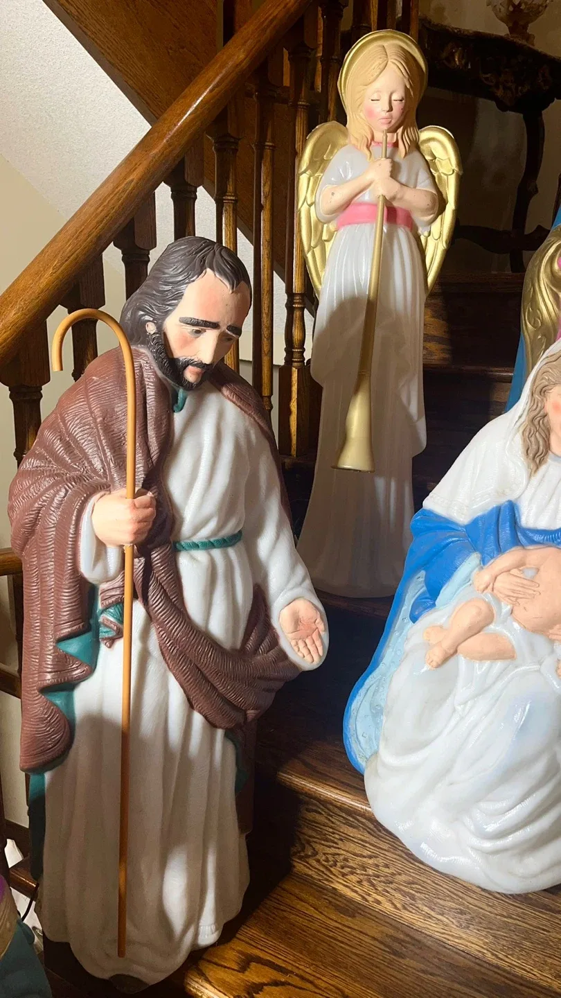 Nativity set blow mold 8 pieces $800 firm image indicator(6)