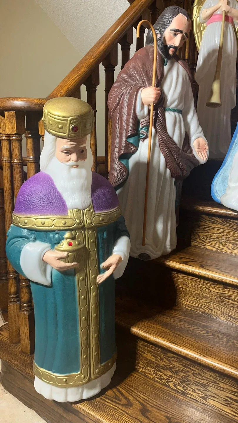 Nativity set blow mold 8 pieces $800 firm image indicator(9)