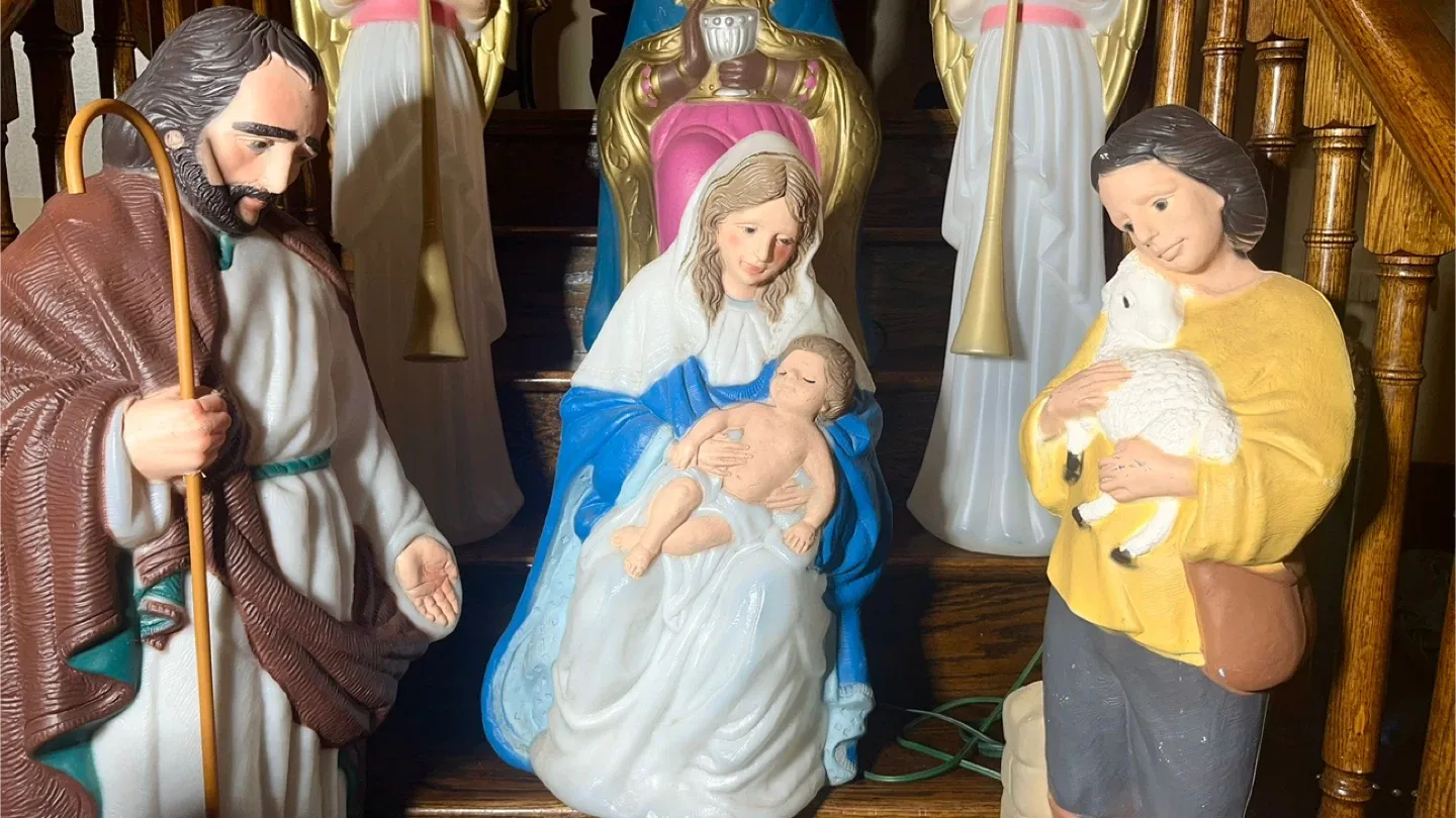 Nativity set blow mold 8 pieces $800 firm image indicator(8)