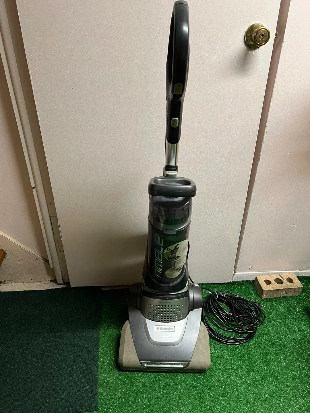 Electrolux NIMBLE 2 Upright Vacuum - Swivel