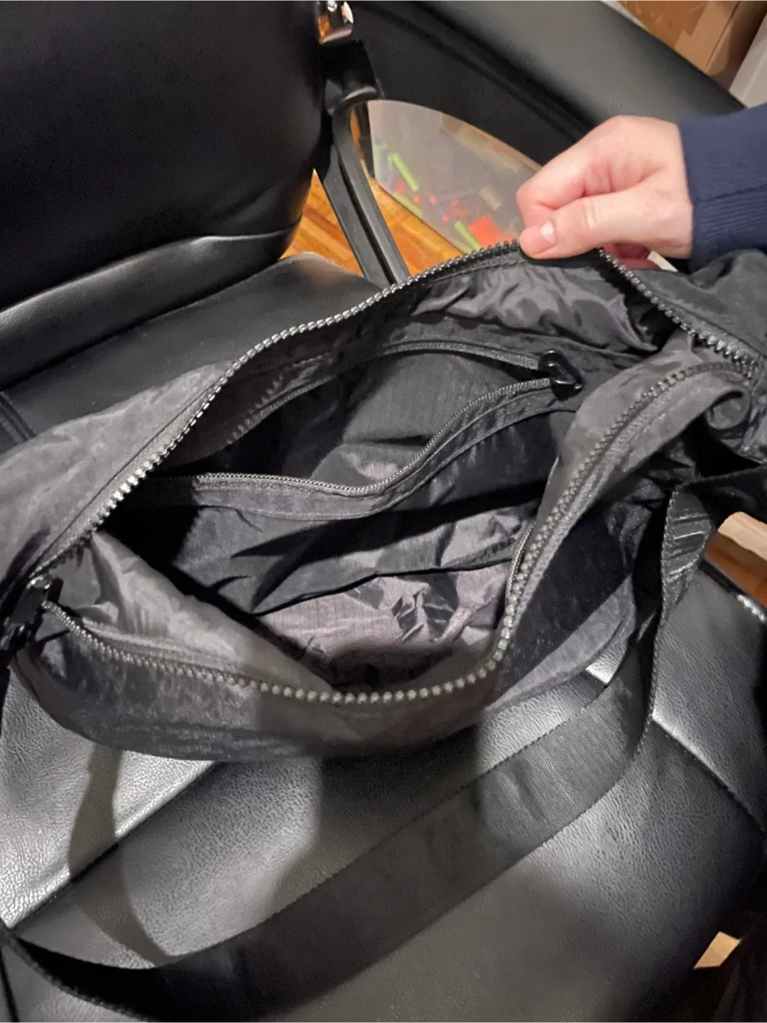 BAGGU Black Nylon Crescent Bag image indicator(3)