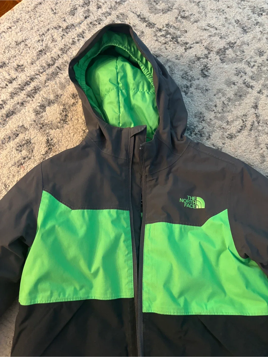 North Face Boy's XS (6) Jacket - Green & Black image indicator(2)