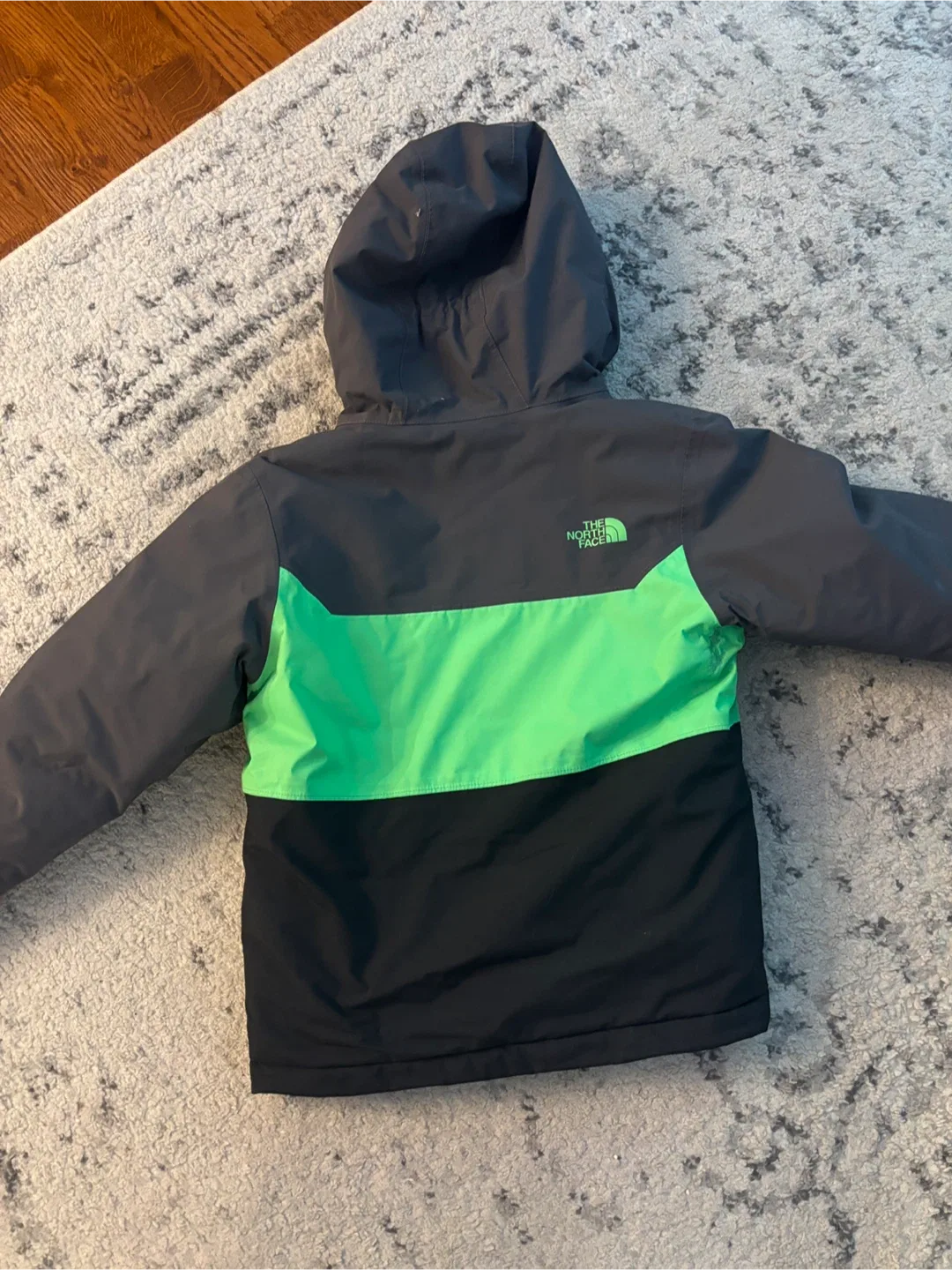 North Face Boy's XS (6) Jacket - Green & Black image indicator(5)