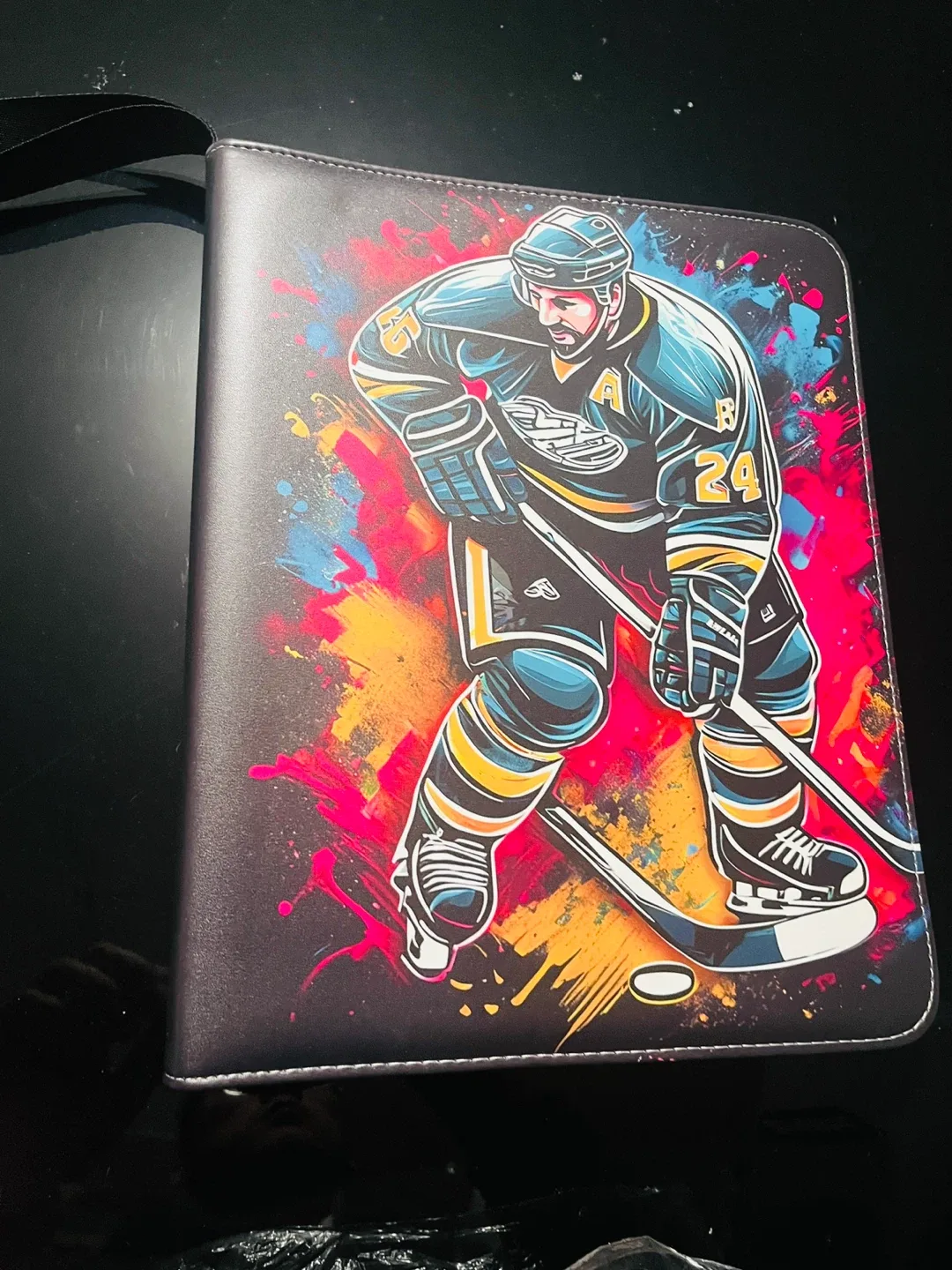 Hockey Card Binder  900 Cards, 9 Pocket with Sleeves image indicator(4)