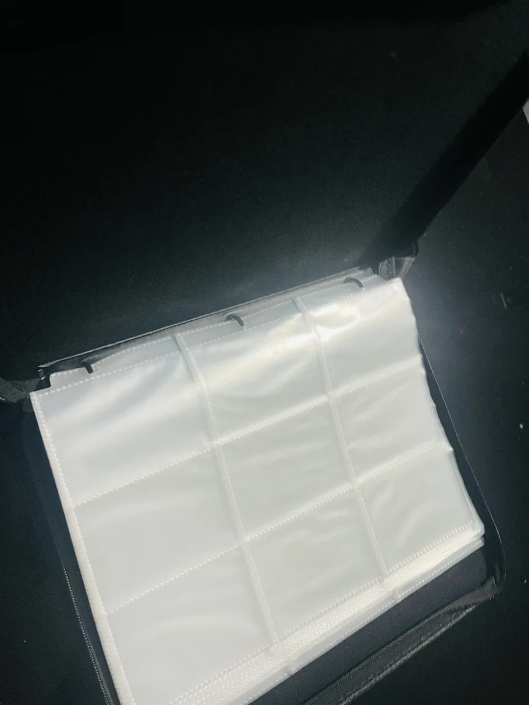 Hockey Card Binder  900 Cards, 9 Pocket with Sleeves image indicator(3)