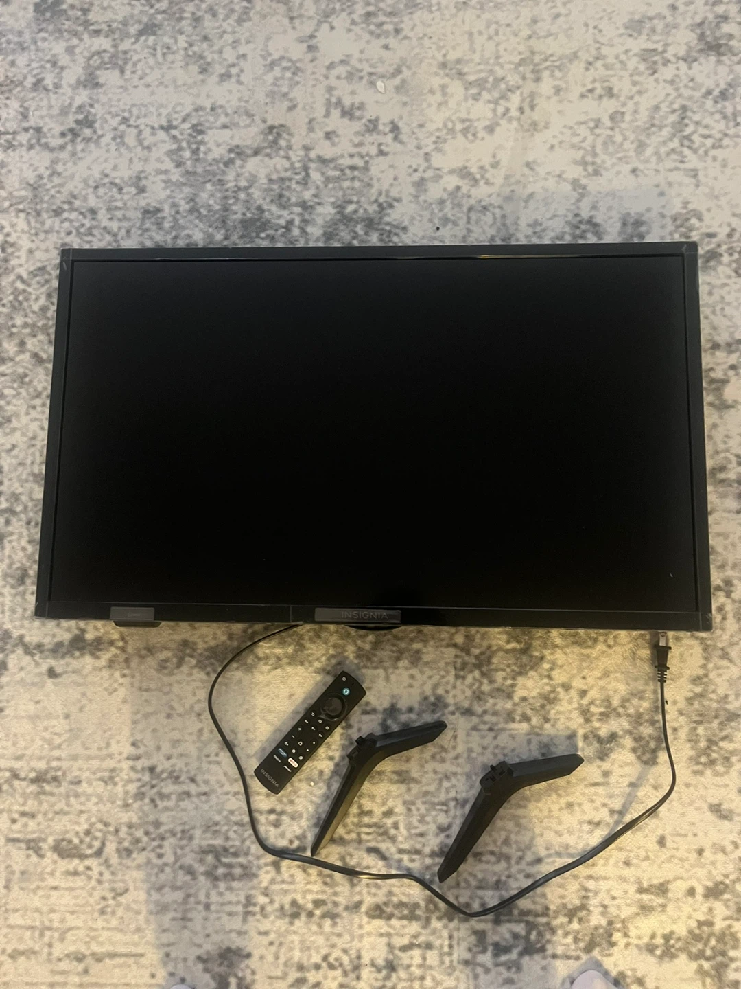 Insignia 32" Class F20 Series Smart HD Fire TV - photo 2
