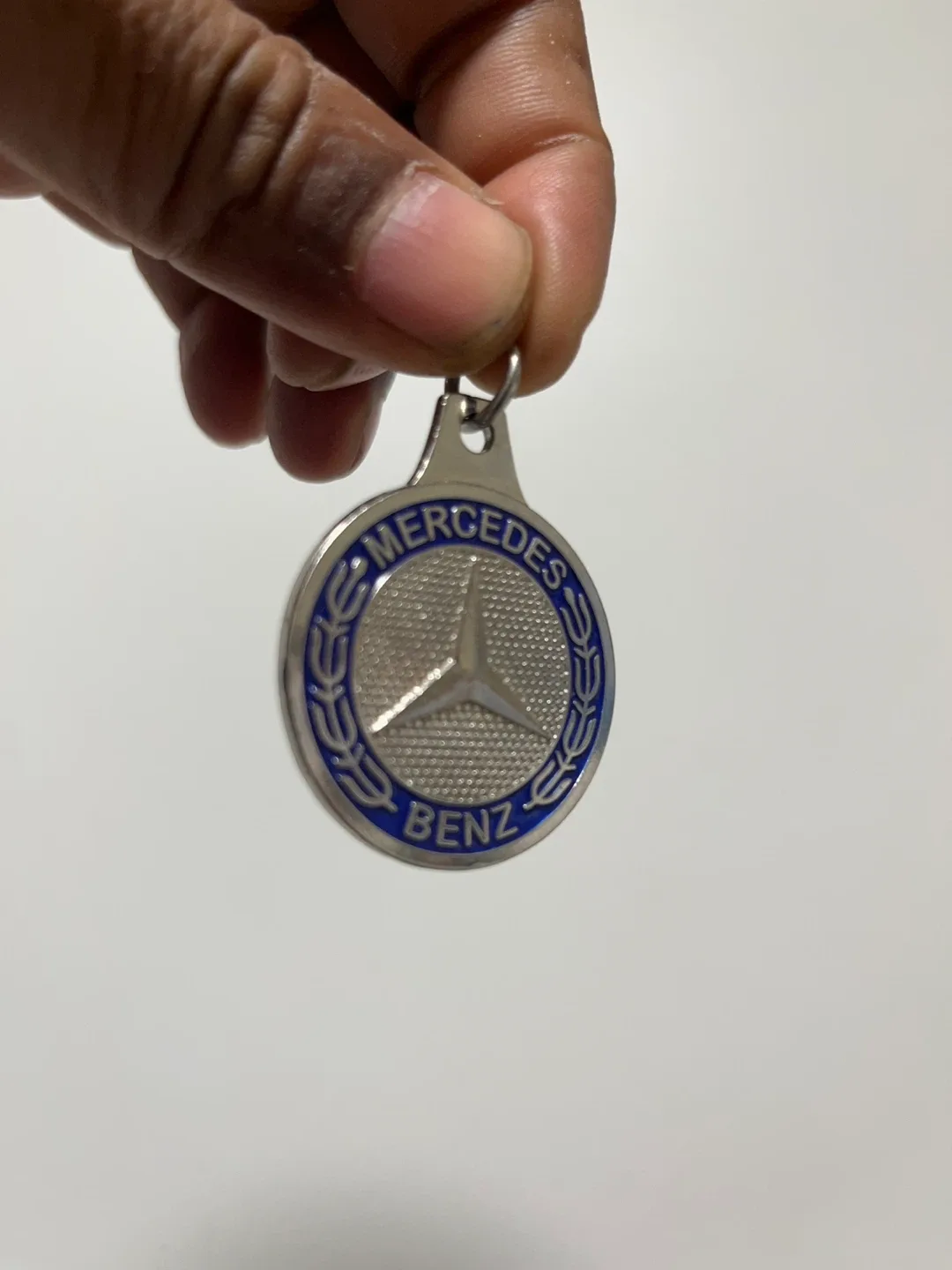 Mercedes-Benz Keychains image indicator(2)