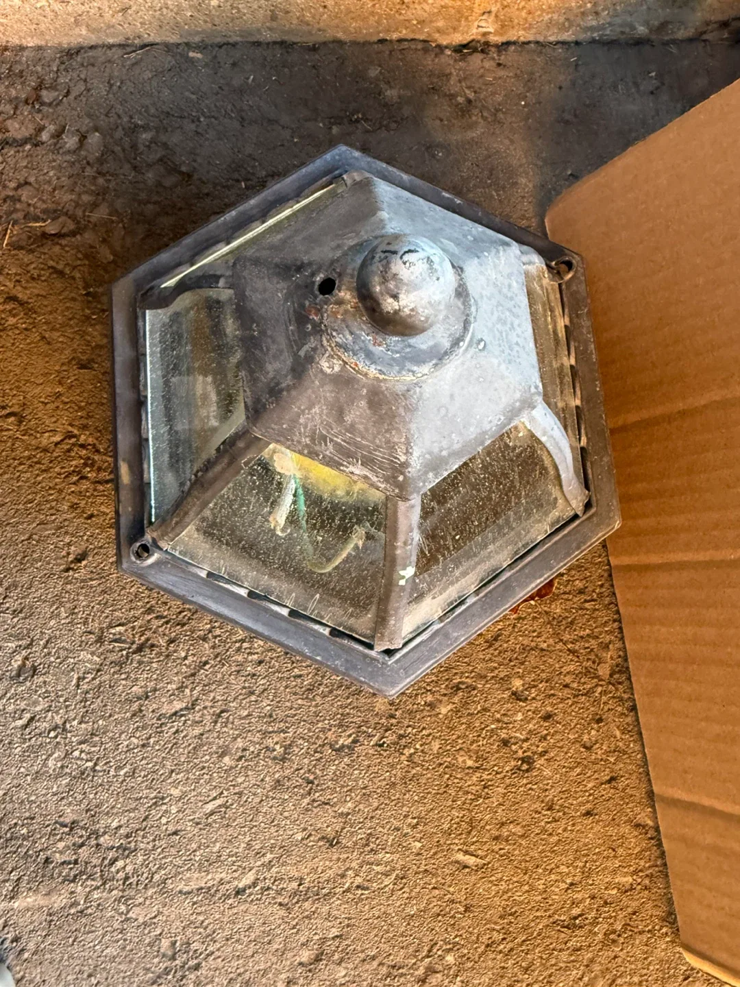 Old outdoor light fixture thumbnail