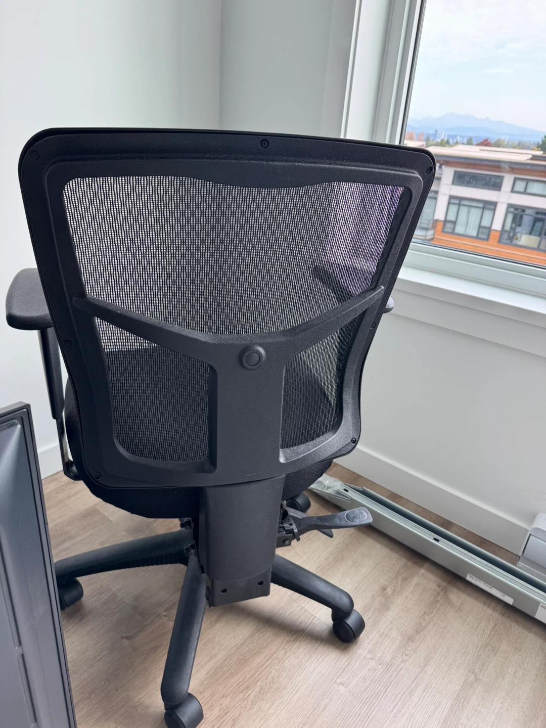 Black Mesh Office Chair - photo 2