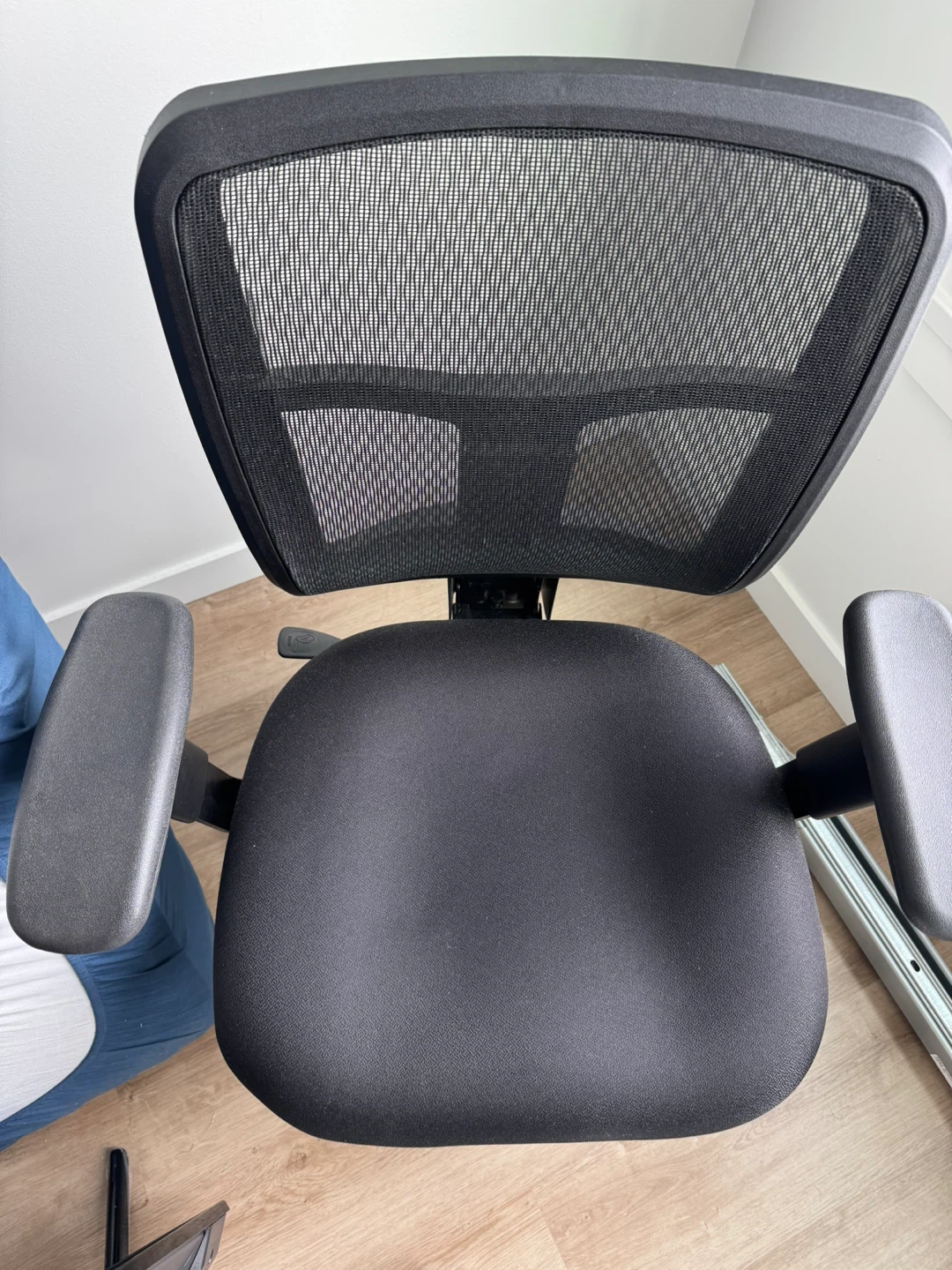 Black Mesh Office Chair - photo 3
