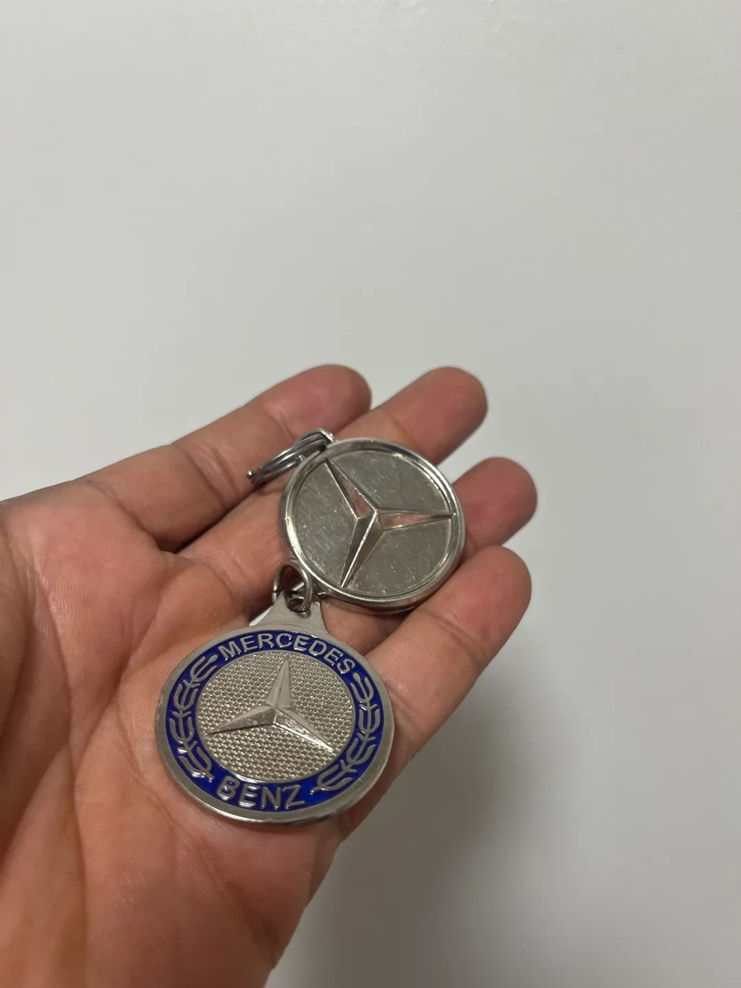 Mercedes-Benz Keychains image indicator(3)