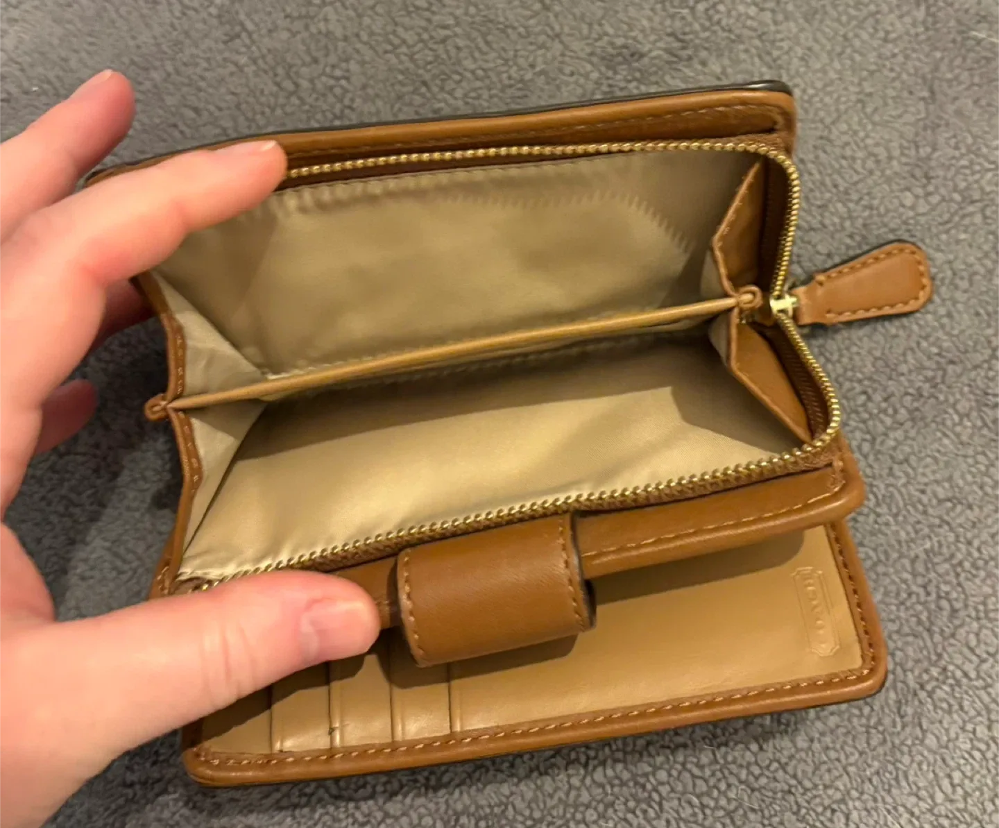 Women’s wallet image indicator(6)