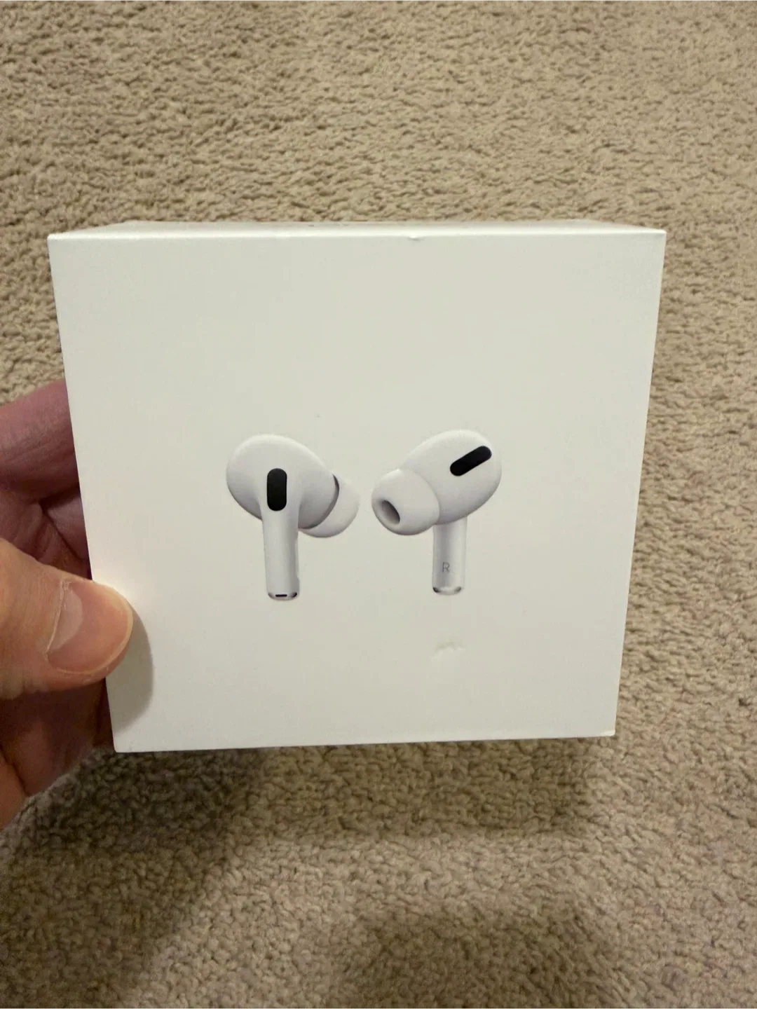 Apple AirPods Pro with Wireless Charging Case image indicator(2)