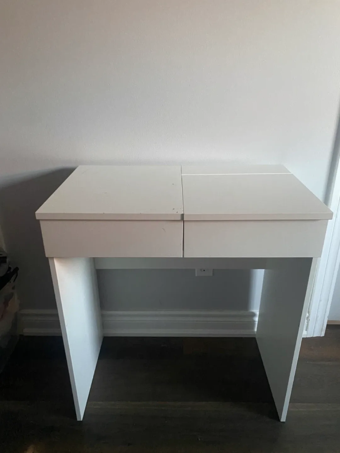 White Vanity Makeup Table image indicator(2)