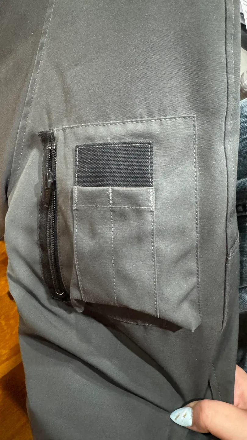 Canada Goose Bomber Jacket - Size M image indicator(5)