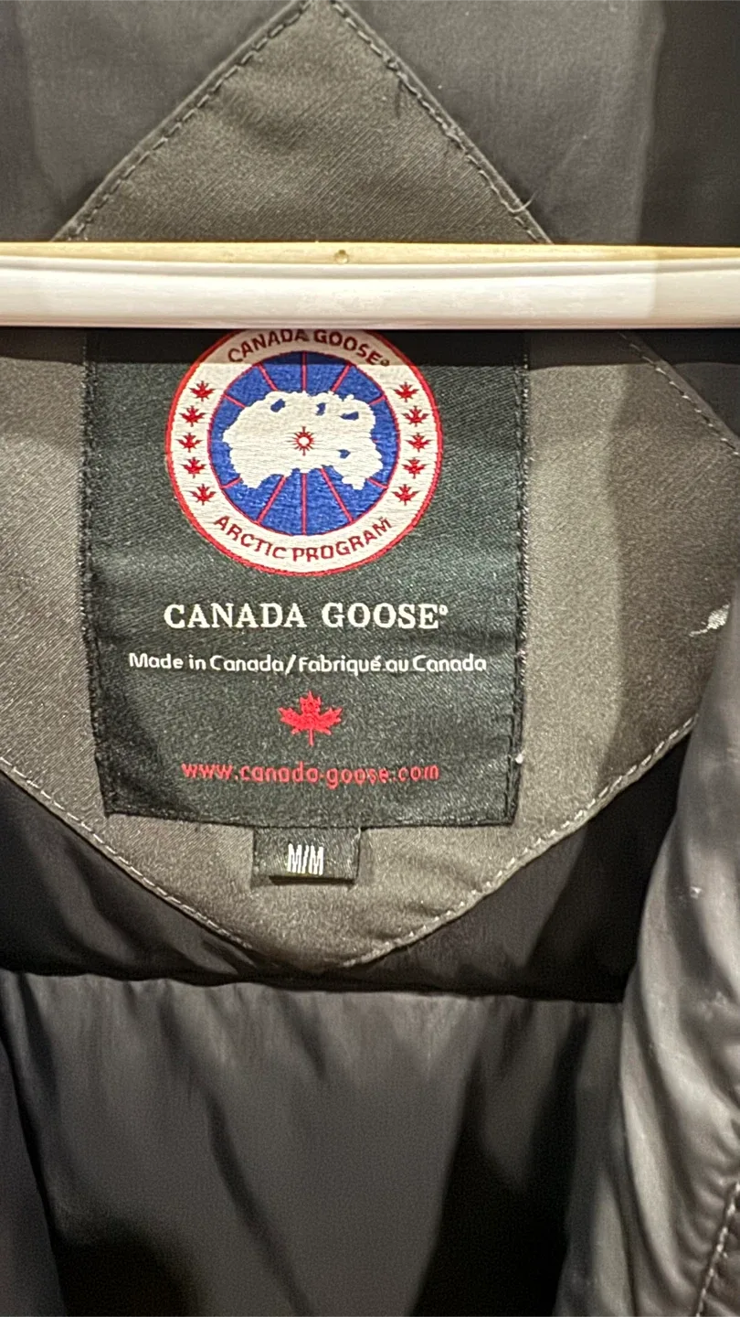 Canada Goose Bomber Jacket - Size M image indicator(3)