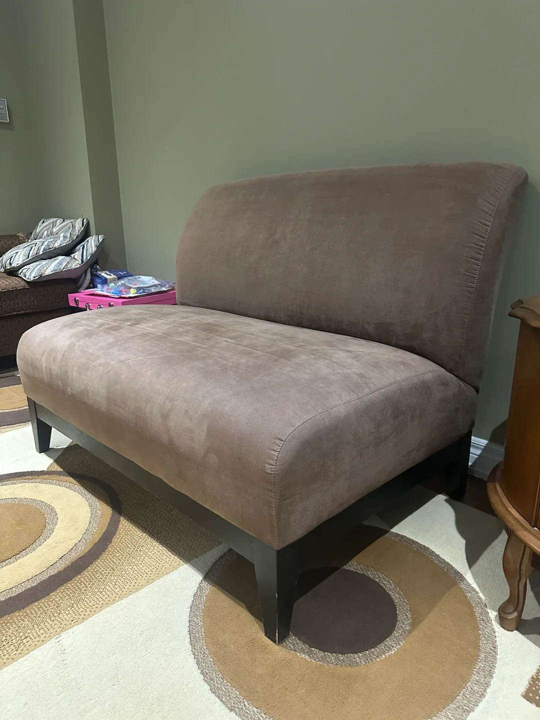 Storage trunk/chest with 2 drawers,accent love seat/sofa image indicator(8)