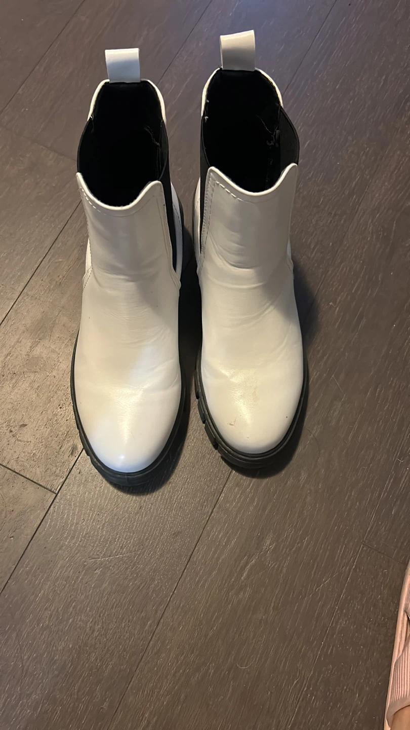 Refuge White Chelsea Boots 38