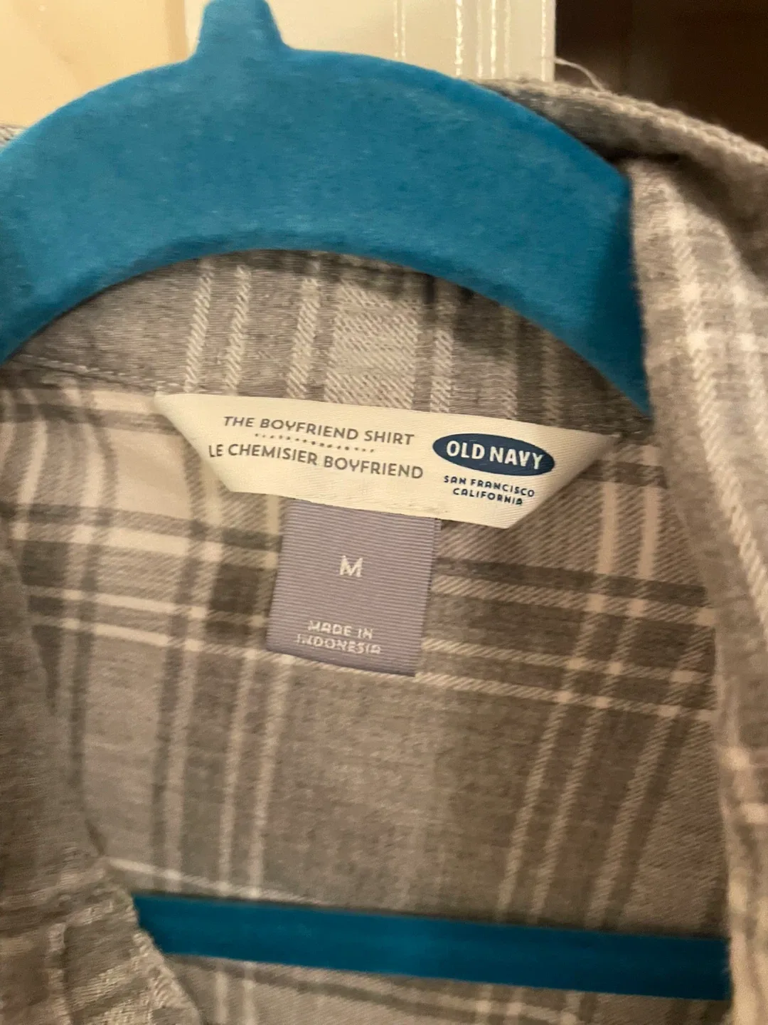 Old Navy Boyfriend Shirt - Size M image indicator(4)