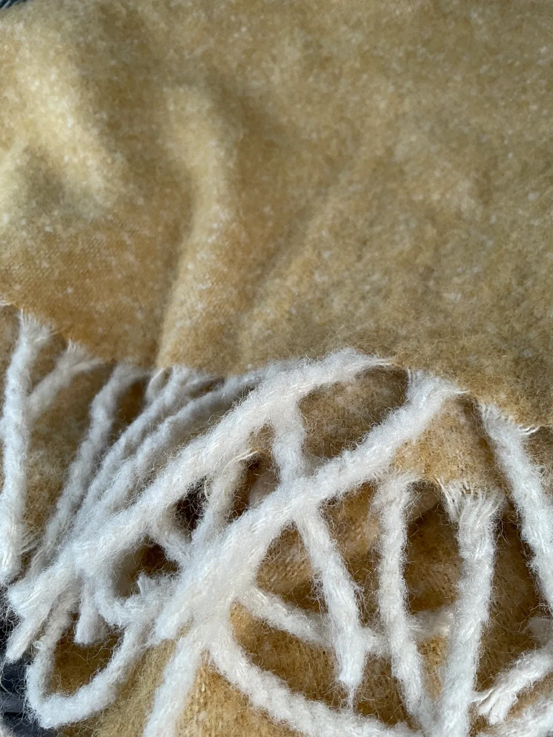 IKEA KLIPPOXEL Throw Blanket image indicator(3)