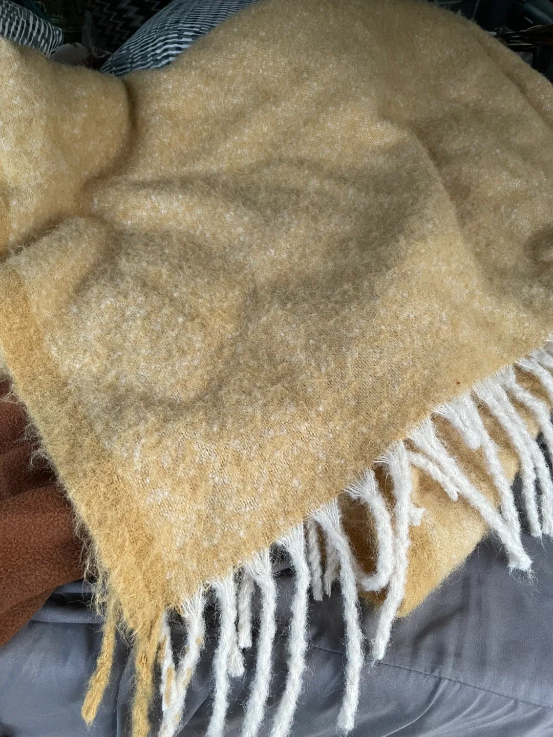 IKEA KLIPPOXEL Throw Blanket image indicator(2)