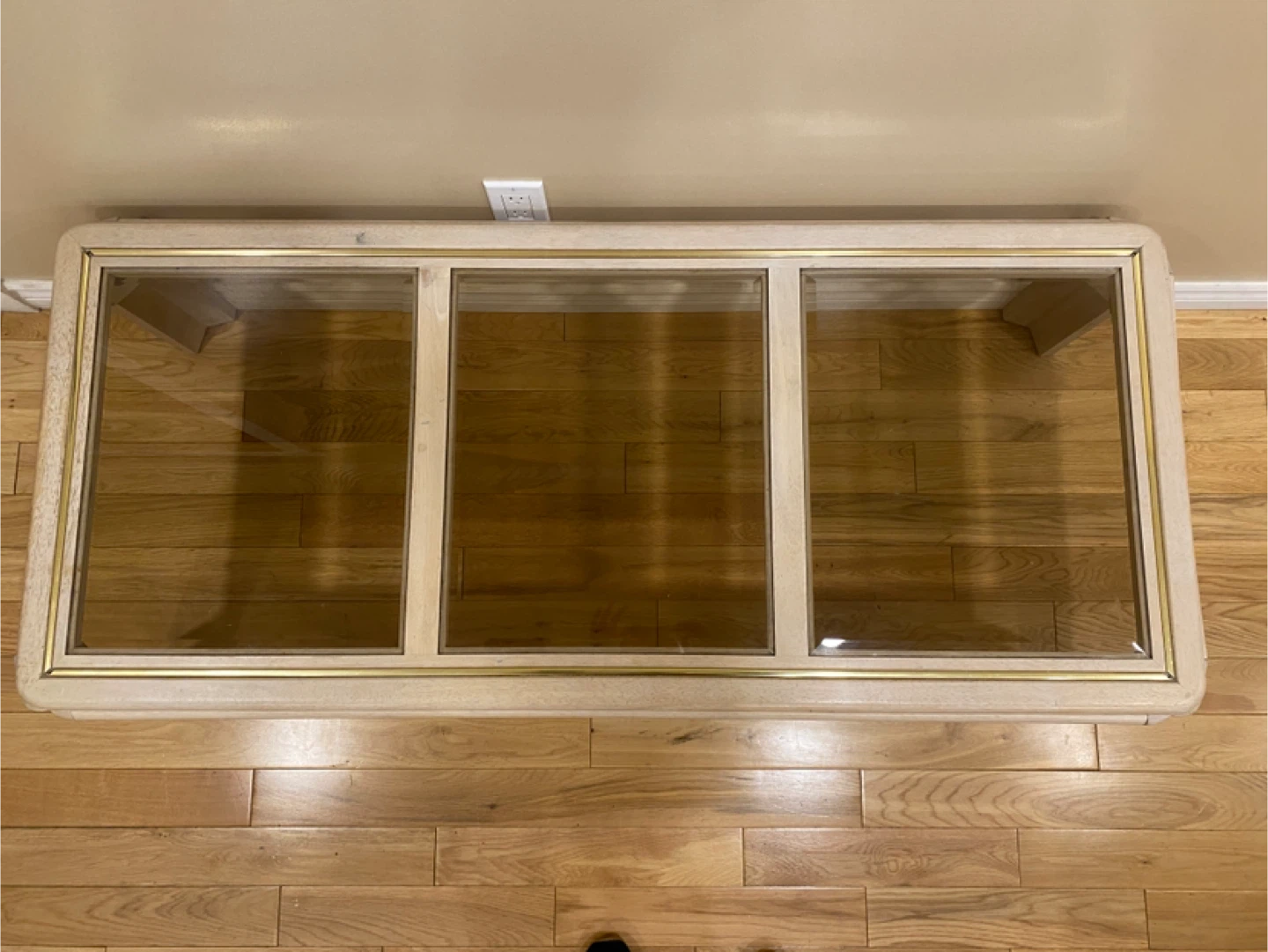 Beautiful White Wood Glass Coffee Table (CAN DELIVER) - photo 3