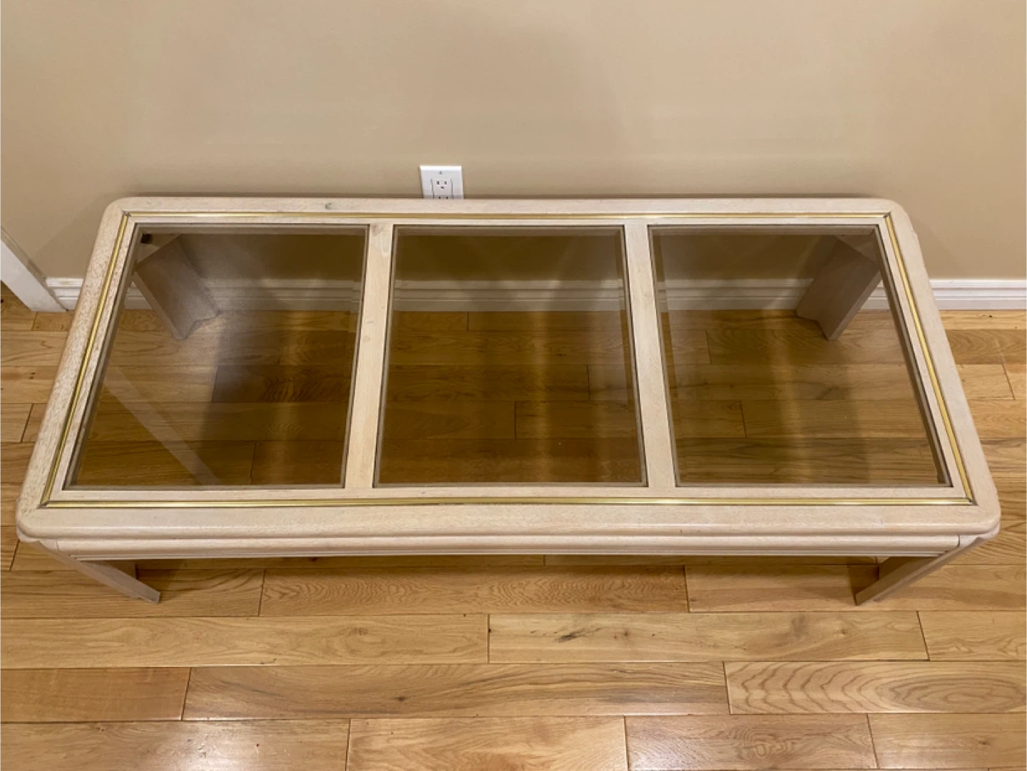 Beautiful White Wood Glass Coffee Table (CAN DELIVER) - photo 5