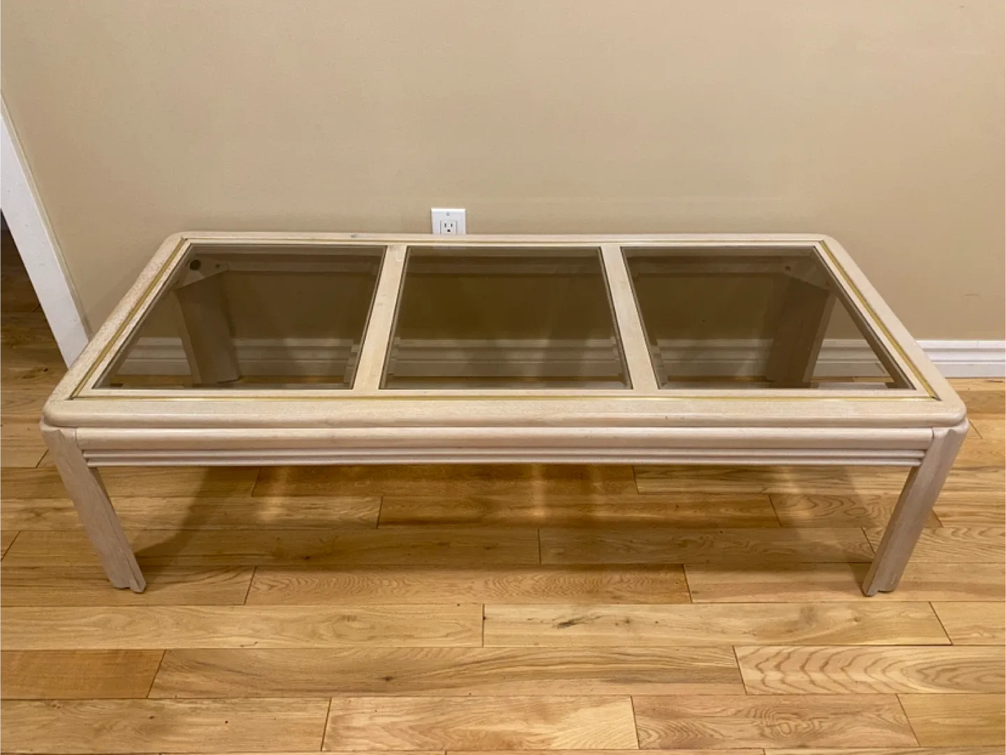 Beautiful White Wood Glass Coffee Table (CAN DELIVER)