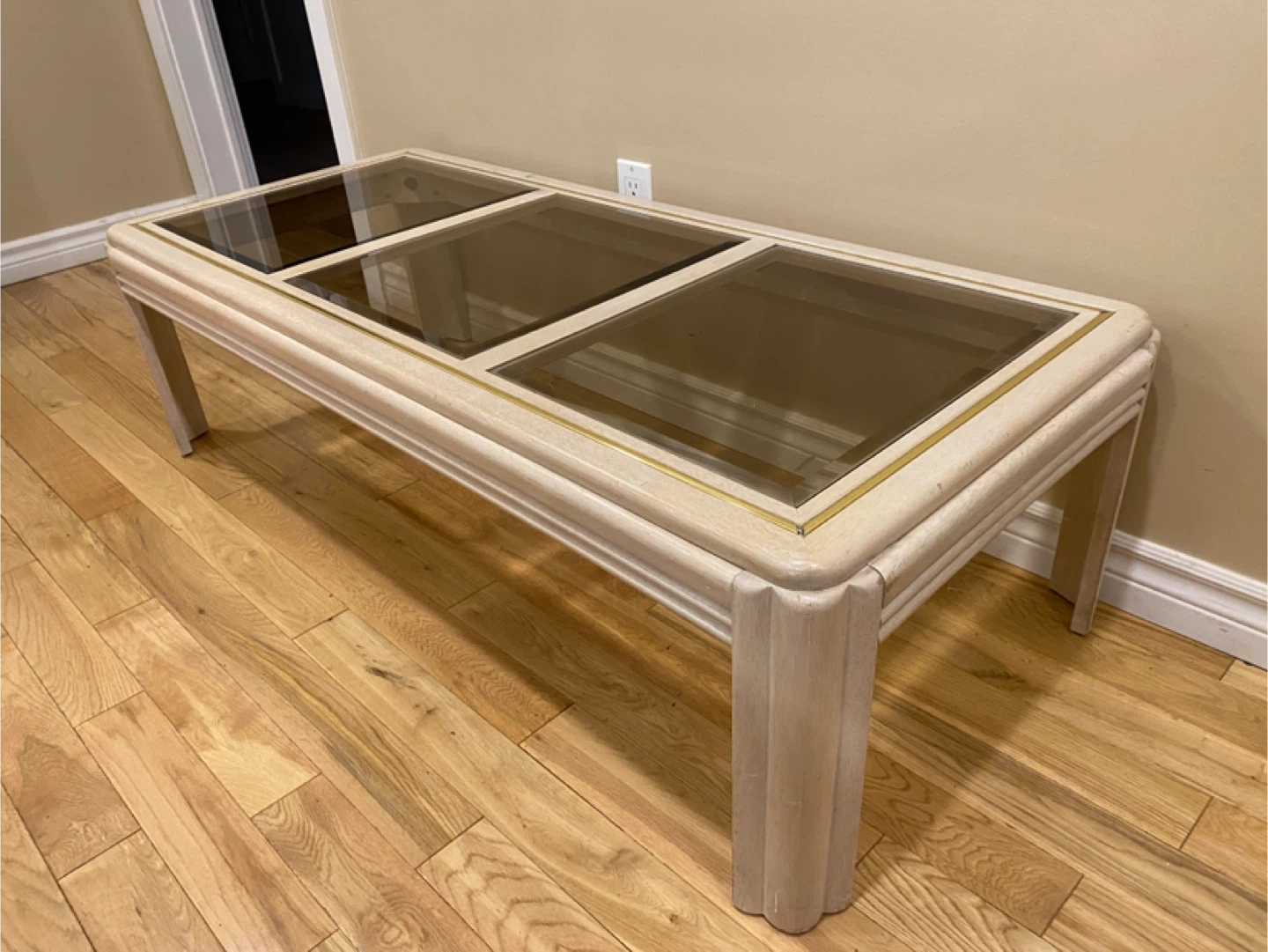 Beautiful White Wood Glass Coffee Table (CAN DELIVER) - photo 2
