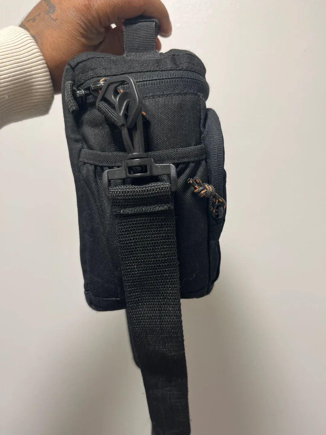 Lowepro Adventura TLZ 25 Camera Bag - Black image indicator(2)