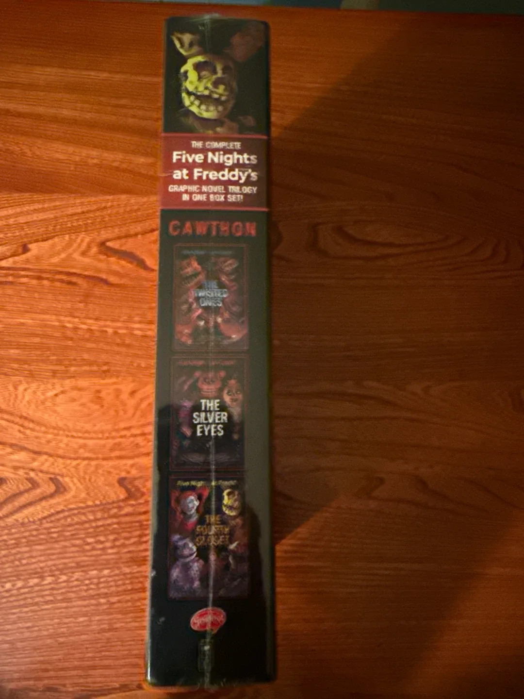 Five Nights at Freddy's Graphic Novel Trilogy Box Set image indicator(5)
