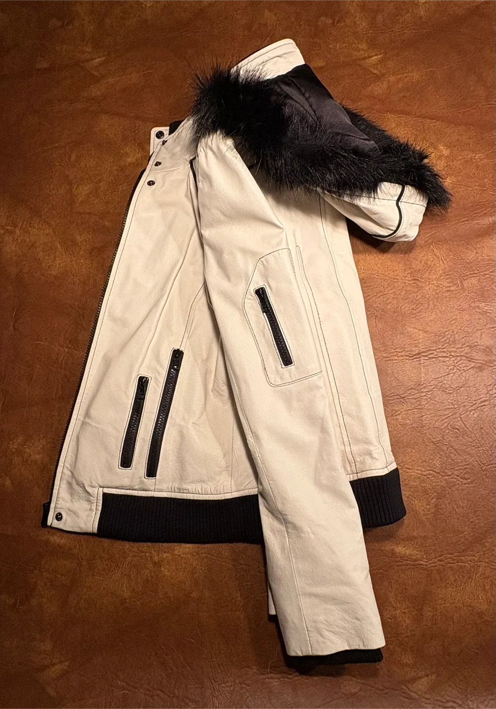 Danier Jacket image indicator(2)