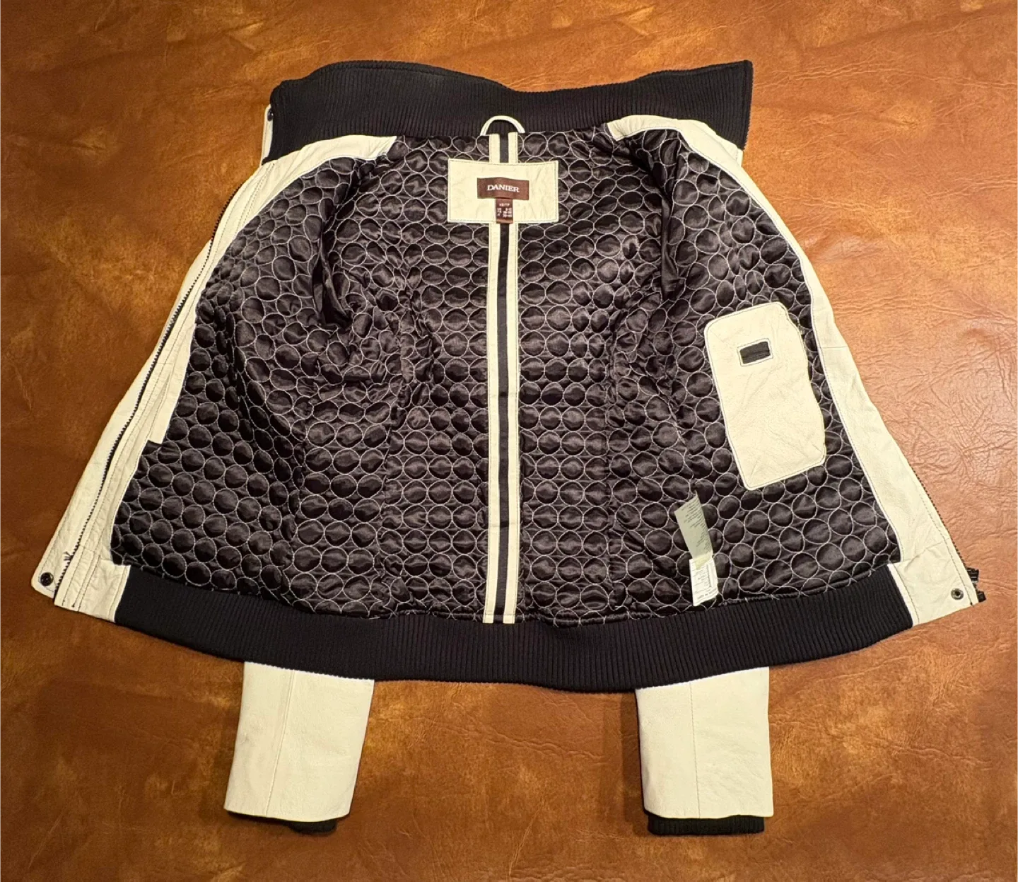 Danier Jacket image indicator(3)