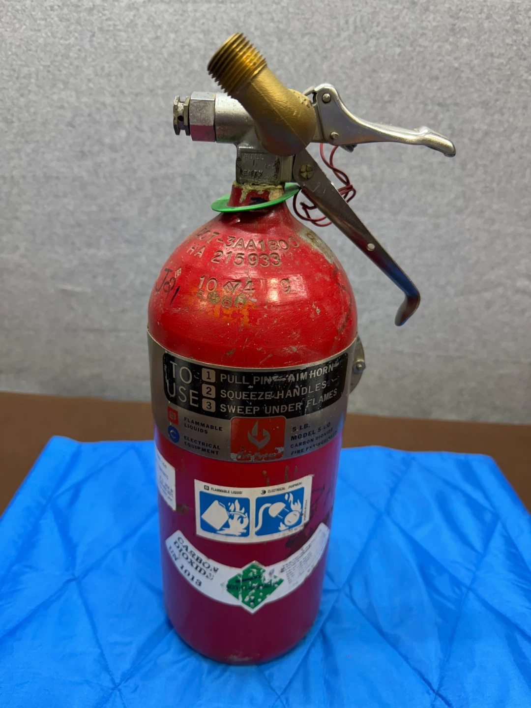 Vintage Fire Extinguisher Collectible 1974 - photo 2