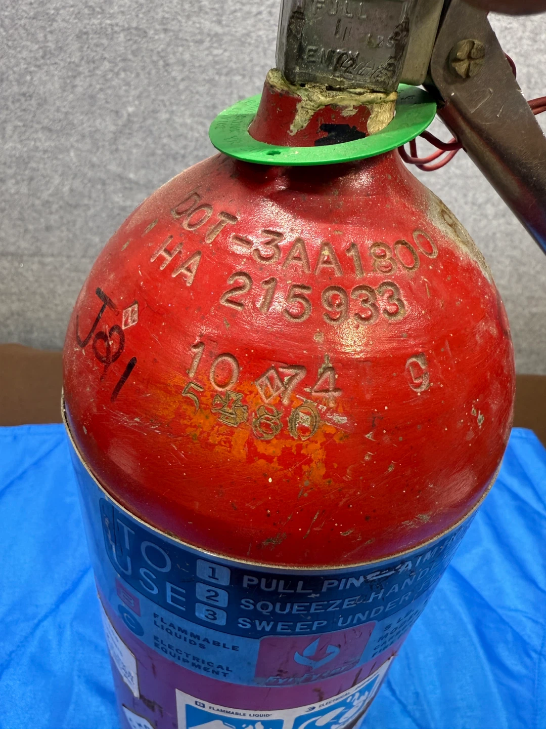 Vintage Fire Extinguisher Collectible 1974 - photo 3