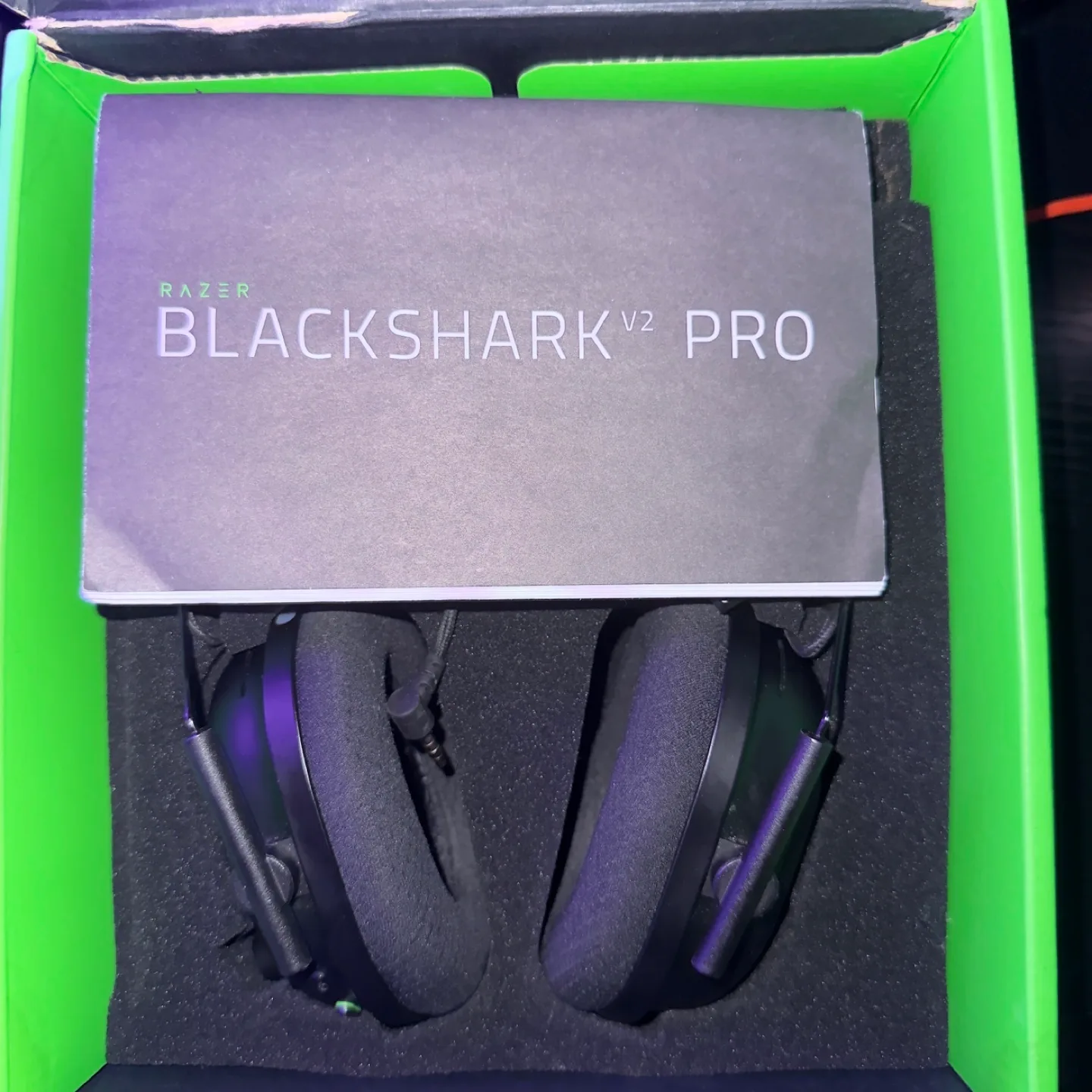 Razer blackshark v2 pro - used in good-condition image indicator(2)