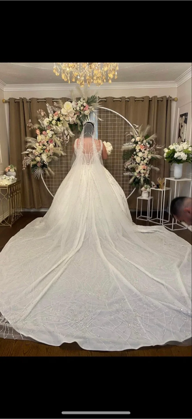 White Wedding Dress image indicator(5)