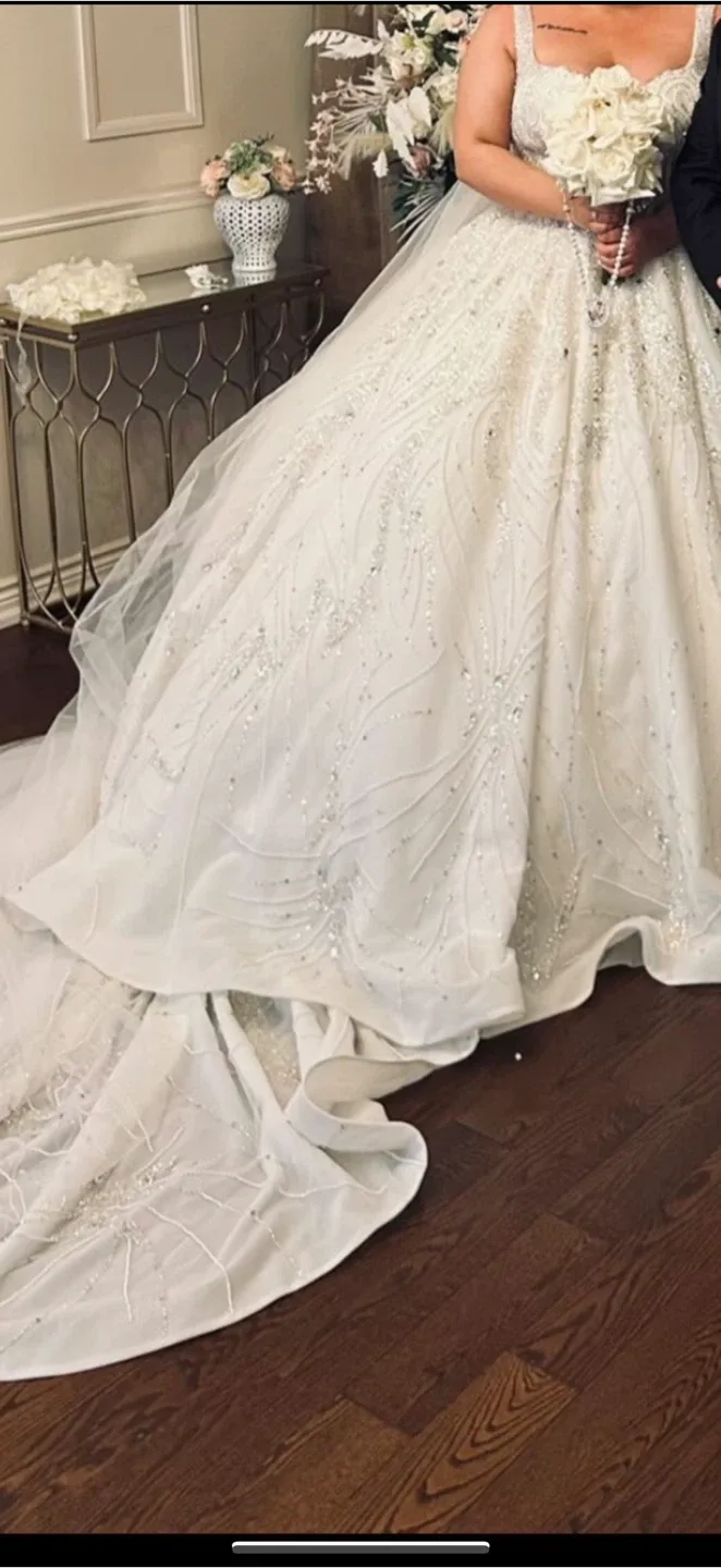 White Wedding Dress image indicator(6)