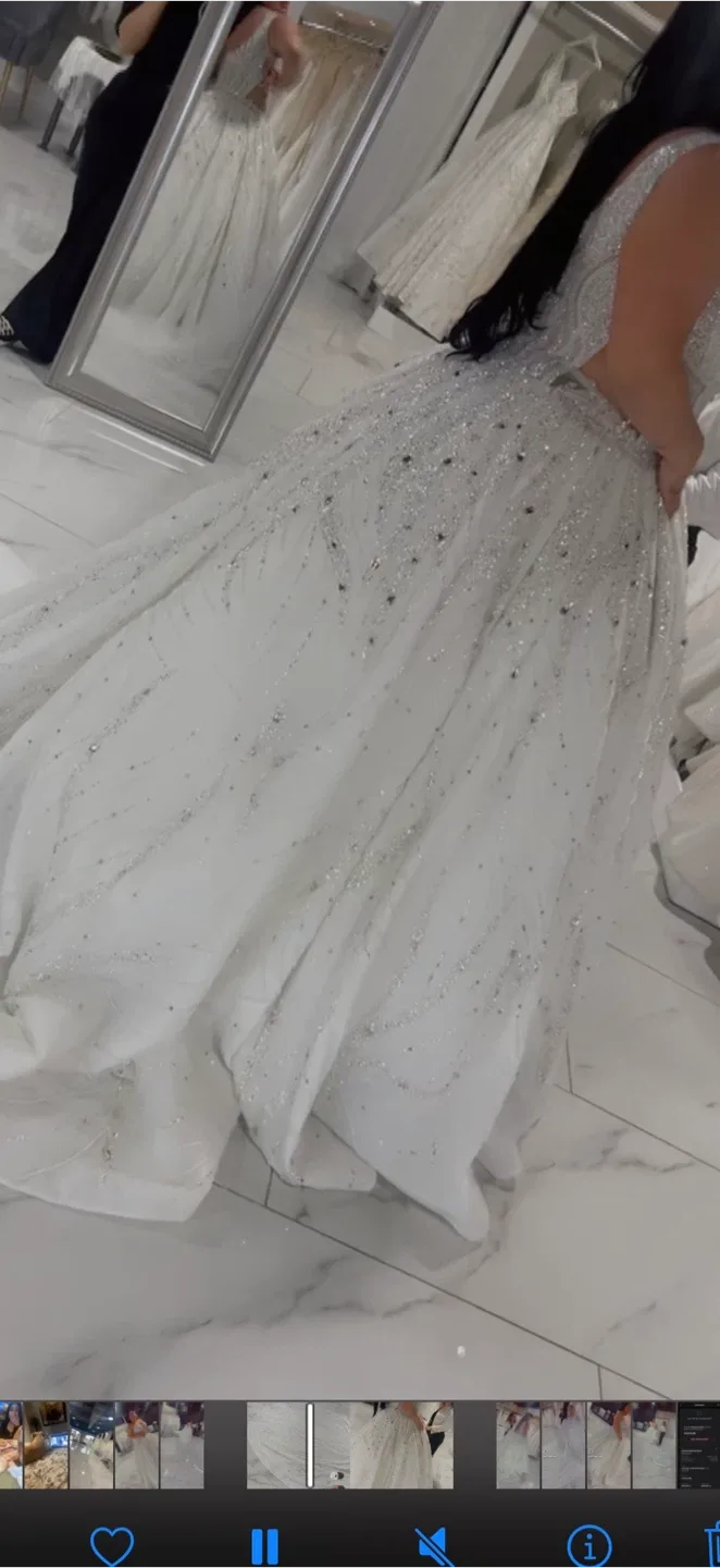 White Wedding Dress image indicator(2)