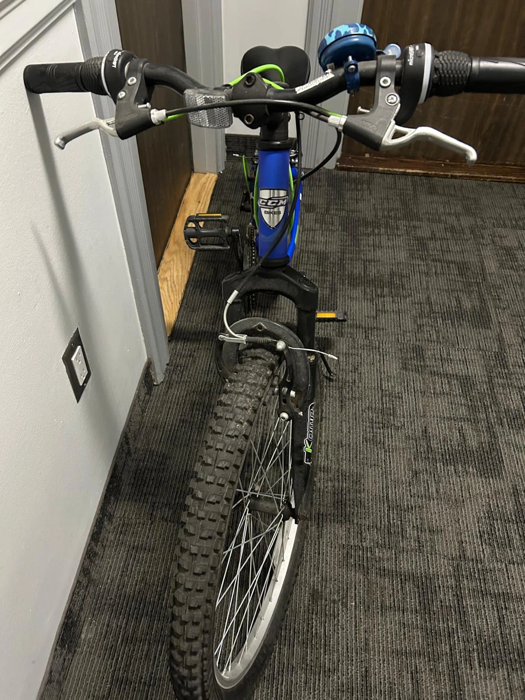 Move out Sale: CCM Hardline 24 Bike- immaculate condition - photo 3