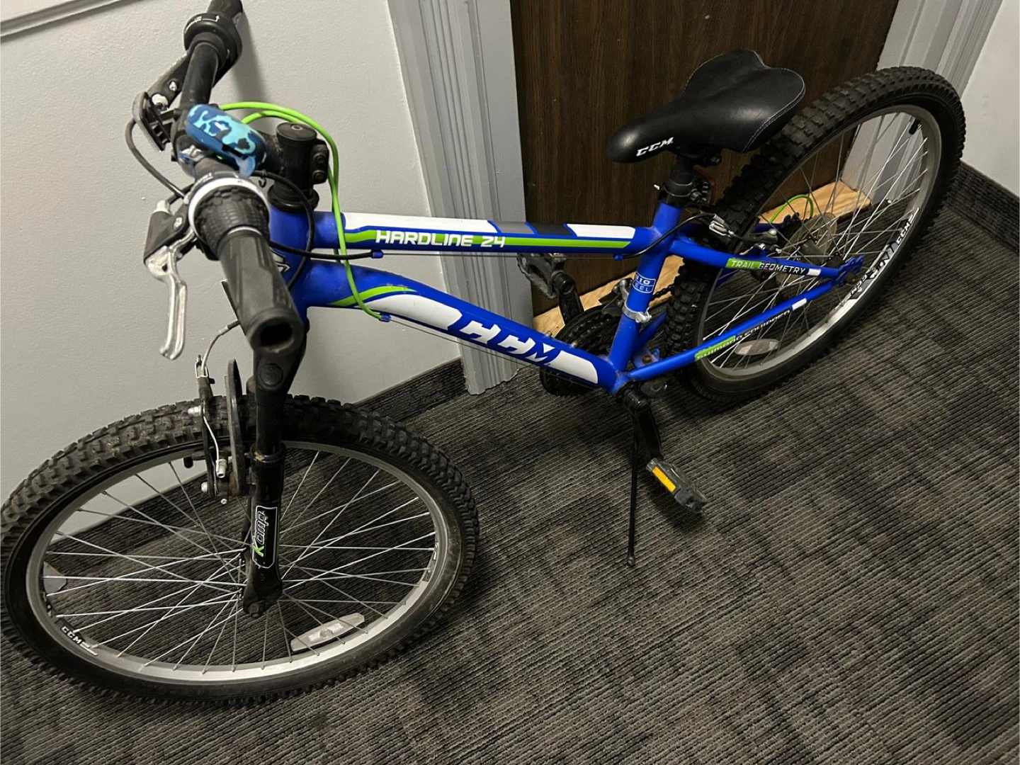 Move out Sale: CCM Hardline 24 Bike- immaculate condition - photo 2