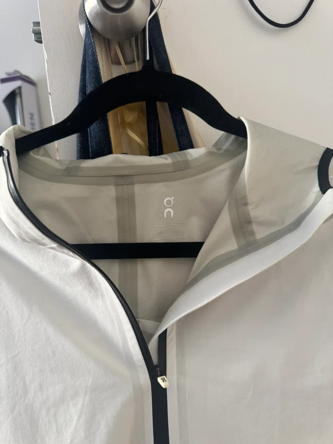 On Waterproof Anorak - Men's Large image indicator(3)