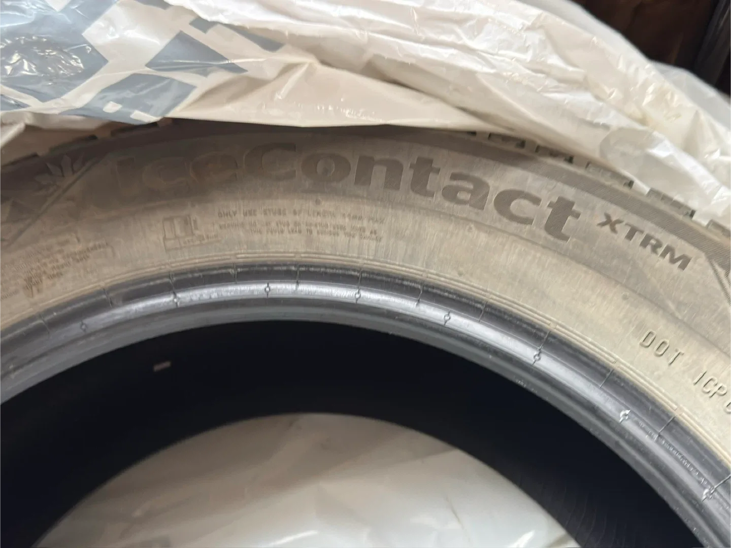 Continental ice contact xtrm 225/55/17 image indicator(2)