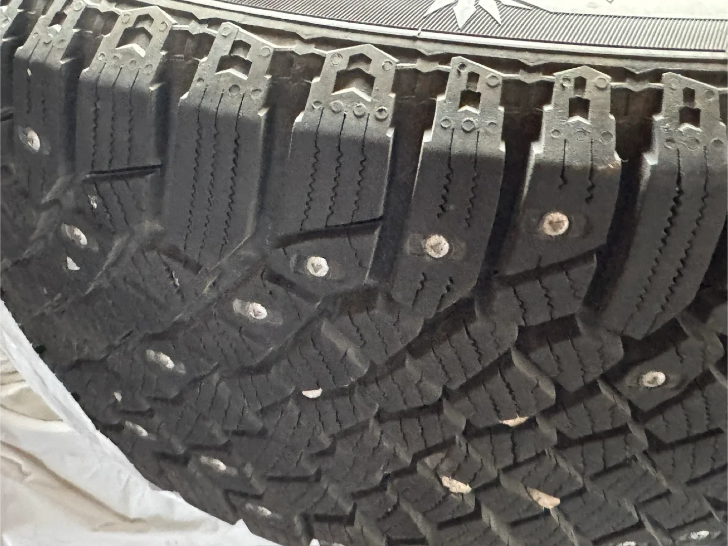 Continental ice contact xtrm 225/55/17 image indicator(4)